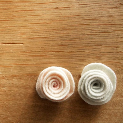 la.daridari: Made-up Wool Roses